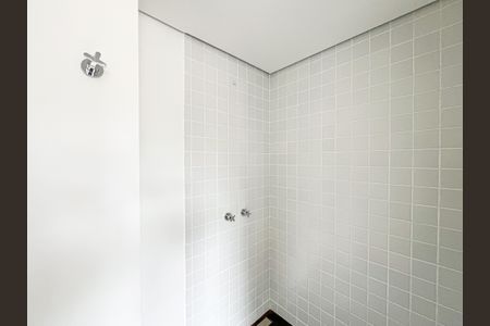 Banheiro de apartamento à venda com 1 quarto, 28m² em Pinheiros, São Paulo