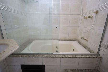 Casa à venda com 160m², 3 quartos e 2 vagas Casa à venda com 160m², 3 quartos e 2 vagasBanheiro 2