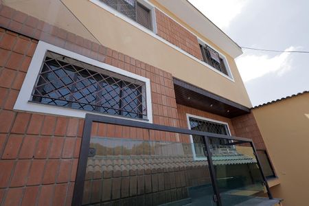 Casa à venda com 160m², 3 quartos e 2 vagas Casa à venda com 160m², 3 quartos e 2 vagasFachada