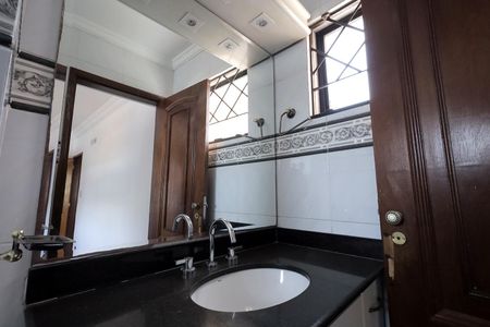 Casa à venda com 160m², 3 quartos e 2 vagas Casa à venda com 160m², 3 quartos e 2 vagasBanheiro Suíte