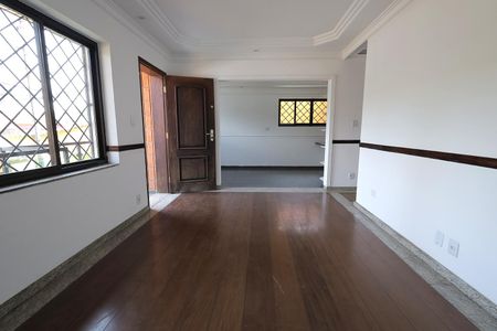 Casa à venda com 160m², 3 quartos e 2 vagas Casa à venda com 160m², 3 quartos e 2 vagasSala