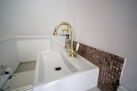 Casa à venda com 160m², 3 quartos e 2 vagas Casa à venda com 160m², 3 quartos e 2 vagasBanheiro 1