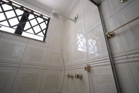 Casa à venda com 160m², 3 quartos e 2 vagas Casa à venda com 160m², 3 quartos e 2 vagasBanheiro 2