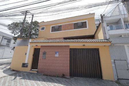 Casa à venda com 160m², 3 quartos e 2 vagas Casa à venda com 160m², 3 quartos e 2 vagasFachada