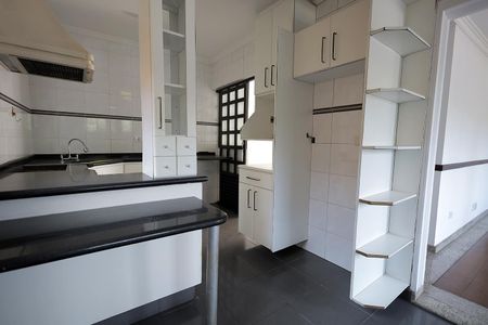 Casa à venda com 160m², 3 quartos e 2 vagas Casa à venda com 160m², 3 quartos e 2 vagasCozinha