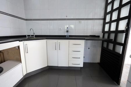 Casa à venda com 160m², 3 quartos e 2 vagas Casa à venda com 160m², 3 quartos e 2 vagasCozinha