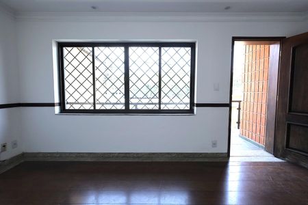 Casa à venda com 160m², 3 quartos e 2 vagas Casa à venda com 160m², 3 quartos e 2 vagasSala