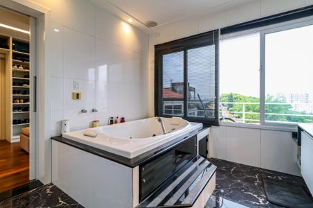 Casa para alugar com 550m², 5 quartos e 3 vagas Casa para alugar com 550m², 5 quartos e 3 vagasBanheiro Suíte 3