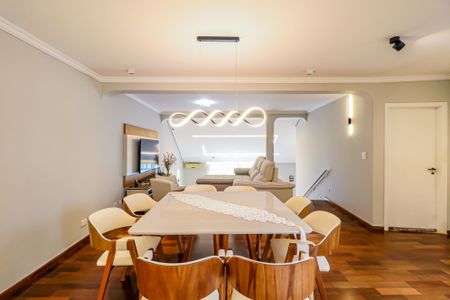 Casa para alugar com 550m², 5 quartos e 3 vagas Casa para alugar com 550m², 5 quartos e 3 vagasSala 2