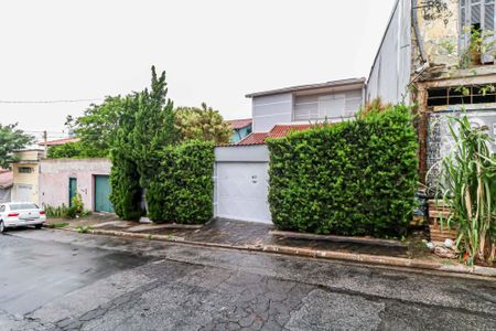 Casa para alugar com 550m², 5 quartos e 3 vagas Casa para alugar com 550m², 5 quartos e 3 vagasFachada