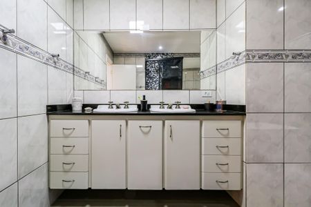 Casa para alugar com 550m², 5 quartos e 3 vagas Casa para alugar com 550m², 5 quartos e 3 vagasBanheiro Suíte 1