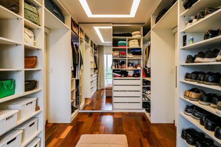 Casa para alugar com 550m², 5 quartos e 3 vagas Casa para alugar com 550m², 5 quartos e 3 vagasCloset Suíte 3