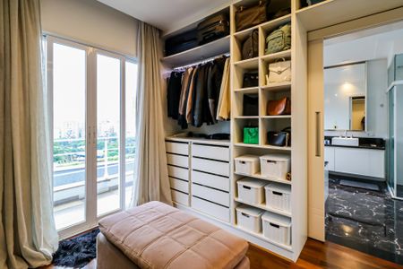 Casa para alugar com 550m², 5 quartos e 3 vagas Casa para alugar com 550m², 5 quartos e 3 vagasCloset Suíte 3