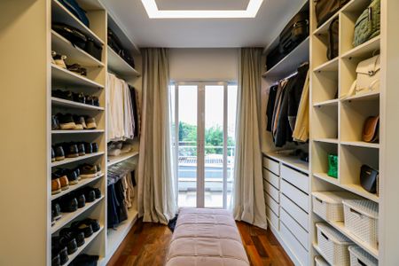 Casa para alugar com 550m², 5 quartos e 3 vagas Casa para alugar com 550m², 5 quartos e 3 vagasCloset Suíte 3