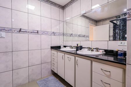 Casa para alugar com 550m², 5 quartos e 3 vagas Casa para alugar com 550m², 5 quartos e 3 vagasBanheiro Suíte 1