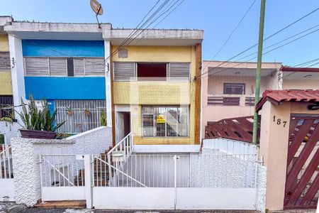 Casa para alugar com 216m², 3 quartos e 3 vagasFachada