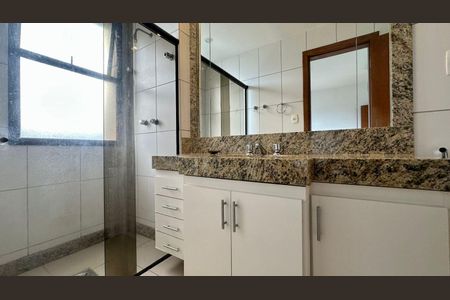 Apartamento à venda com 145m², 4 quartos e 2 vagasBanheiro 
