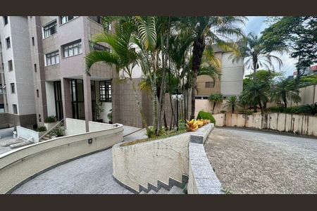 Apartamento à venda com 145m², 4 quartos e 2 vagasEntrada do prédio 