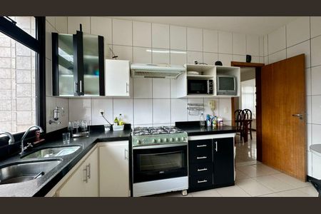 Apartamento à venda com 145m², 4 quartos e 2 vagasCozinha 