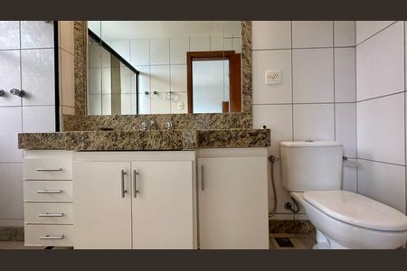 Apartamento à venda com 145m², 4 quartos e 2 vagasBanheiro 