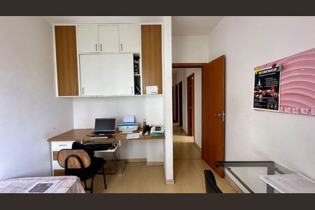 Apartamento à venda com 145m², 4 quartos e 2 vagasQuarto 