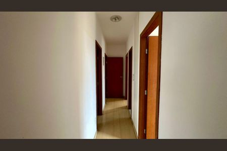 Apartamento à venda com 145m², 4 quartos e 2 vagasCorredor 
