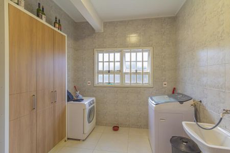 Casa à venda com 423m², 5 quartos e 3 vagas Casa à venda com 423m², 5 quartos e 3 vagasÁrea de Serviço