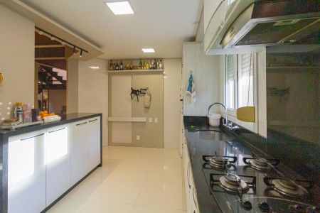 Casa à venda com 423m², 5 quartos e 3 vagas Casa à venda com 423m², 5 quartos e 3 vagasCozinha