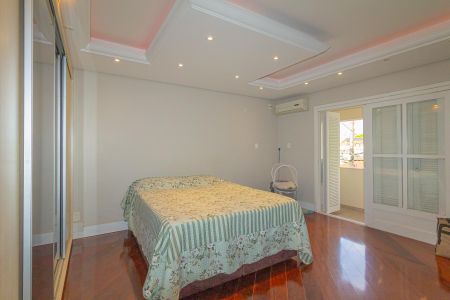 Casa à venda com 423m², 5 quartos e 3 vagas Casa à venda com 423m², 5 quartos e 3 vagasSuíte