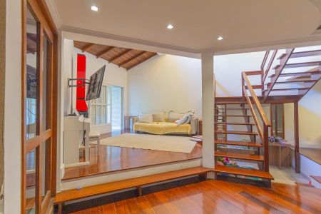 Casa à venda com 423m², 5 quartos e 3 vagas Casa à venda com 423m², 5 quartos e 3 vagasSala