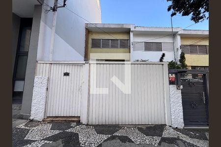 Casa para alugar com 217m², 3 quartos e 3 vagasFachada