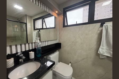 Banheiro de kitnet/studio para alugar com 1 quarto, 21m² em Indianópolis, São Paulo