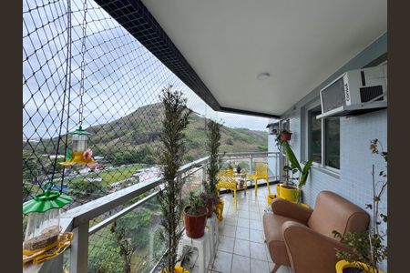 Apartamento à venda com 75m², 2 quartos e 2 vagasVaranda