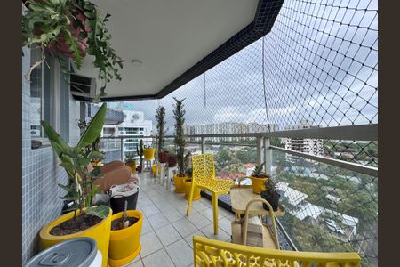 Apartamento à venda com 75m², 2 quartos e 2 vagasVaranda