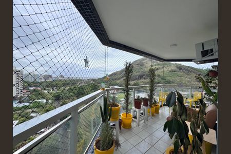 Apartamento à venda com 75m², 2 quartos e 2 vagasVaranda