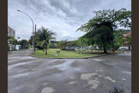 Apartamento à venda com 75m², 2 quartos e 2 vagasÁrea externa ao condomínio