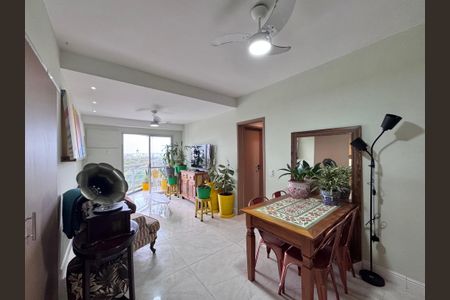 Apartamento à venda com 75m², 2 quartos e 2 vagasSala