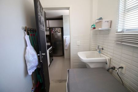 Apartamento à venda com 75m², 2 quartos e 1 vagaÁrea de Serviço
