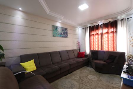 Casa à venda com 312m², 3 quartos e 3 vagasSala