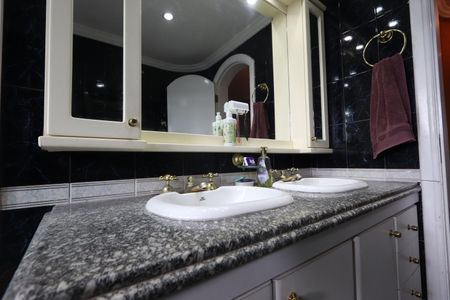 Casa à venda com 312m², 3 quartos e 3 vagasBanheiro da Suíte