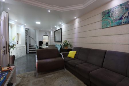 Casa à venda com 312m², 3 quartos e 3 vagasSala