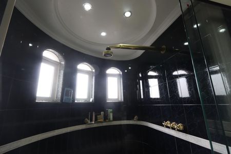 Casa à venda com 312m², 3 quartos e 3 vagasBanheiro da Suíte