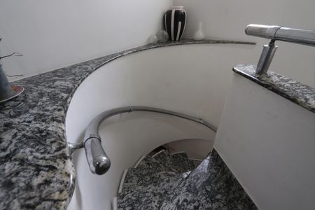 Casa à venda com 312m², 3 quartos e 3 vagasEscada