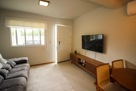 Sala de casa de condomínio para alugar com 2 quartos, 55m² em Restinga, Porto Alegre