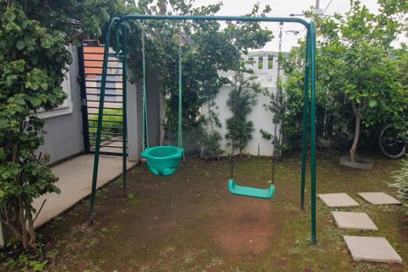 Casa de condomínio à venda com 55m², 2 quartos e 1 vagaÁrea comum - Playground