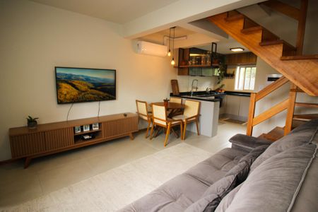 Sala de casa de condomínio para alugar com 2 quartos, 55m² em Restinga, Porto Alegre