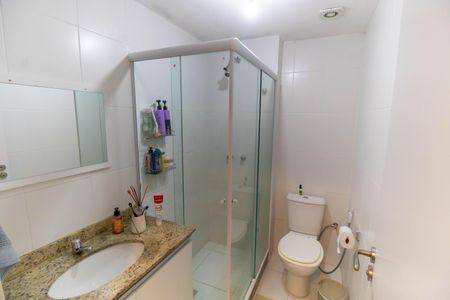 Apartamento à venda com 75m², 2 quartos e 1 vaga Apartamento à venda com 75m², 2 quartos e 1 vagaBanheiro Social