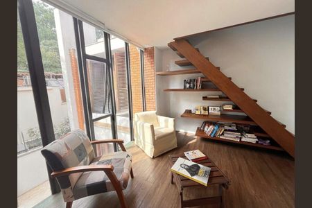 Casa à venda com 7 quartos, 376m² em Alto de Pinheiros, São Paulo