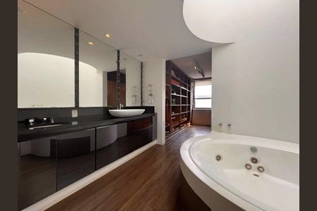 Casa à venda com 7 quartos, 376m² em Alto de Pinheiros, São Paulo