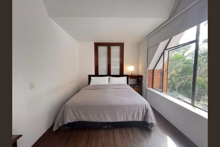 Casa à venda com 7 quartos, 376m² em Alto de Pinheiros, São Paulo